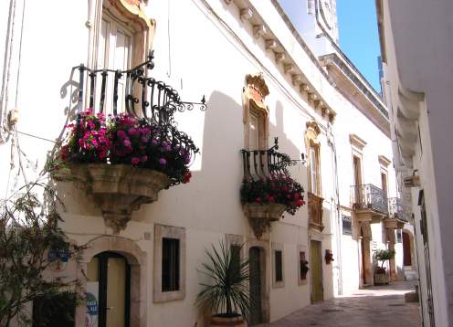 Loco street, balconies